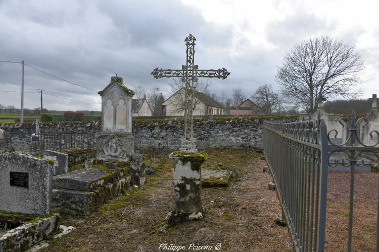 La croix du cimetière d'Ougny