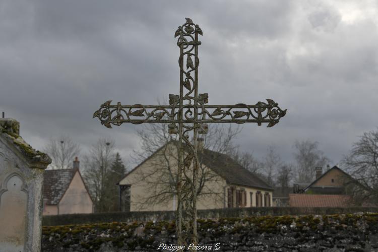 La croix du cimetière d'Ougny