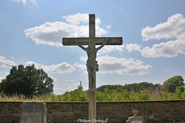 Crucifix de Parigny-la-Rose un beau patrimoine