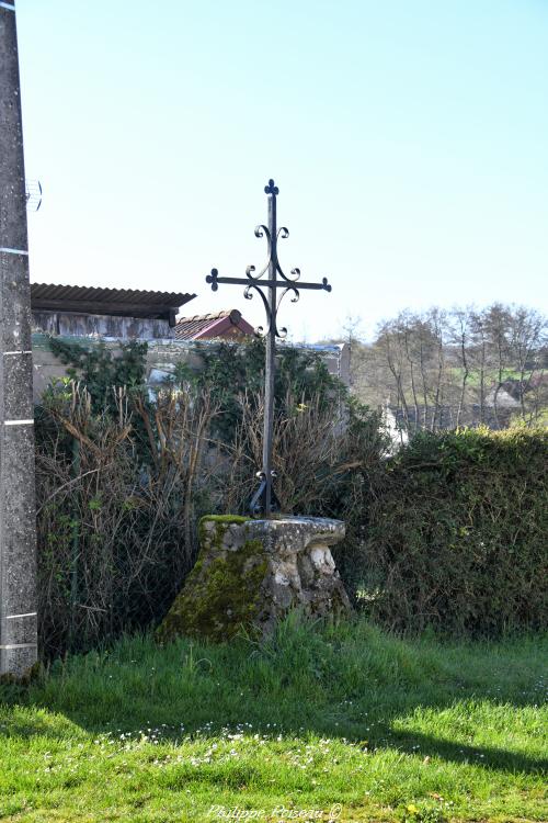 Croix de Précy Lantilly