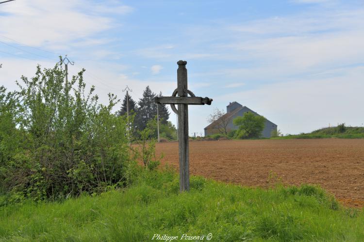 Croix du hameau de Ravisy