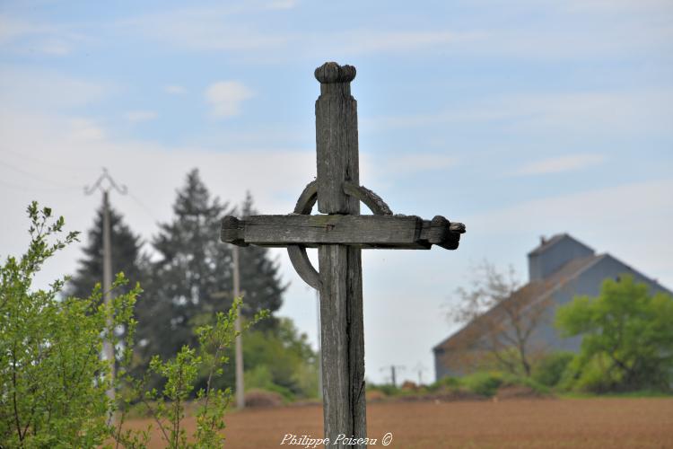 Croix du hameau de Ravisy un patrimoine