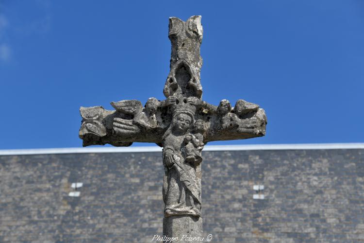 La croix de Saint-Brisson un patrimoine