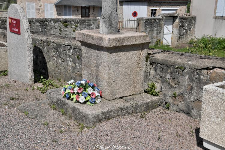 La croix de Saint-Brisson