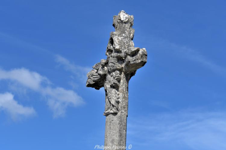 La croix de Saint-Brisson