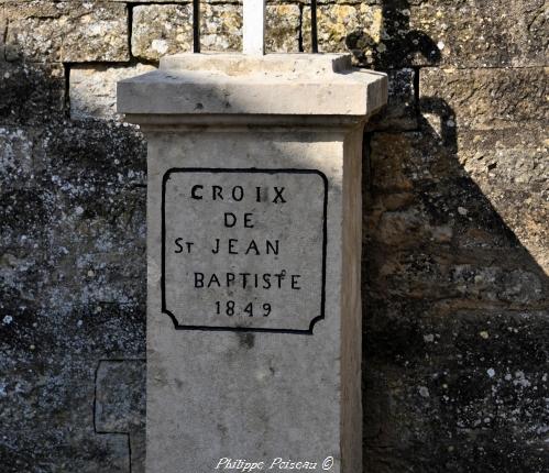 Croix de Saint Jean Baptiste de Trucy-l'Orgueuilleux