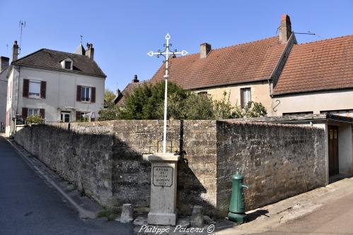 Croix de Saint Jean Baptiste de Trucy-l’Orgueuilleux un patrimoine