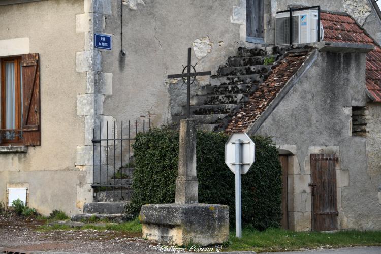 Croix de la rue du Puits de Saint-Laurent