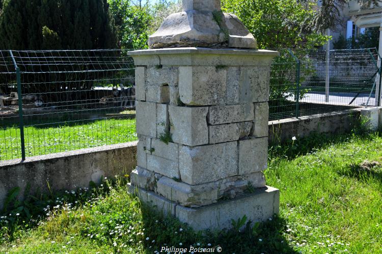 Croix de Saint Parize le Chatel