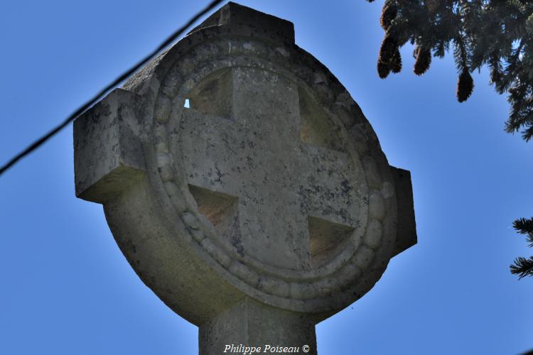 Croix de Saint Parize le Chatel