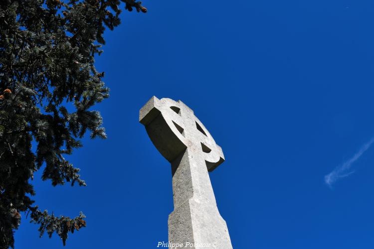 Croix de Saint Parize le Chatel un beau patrimoine