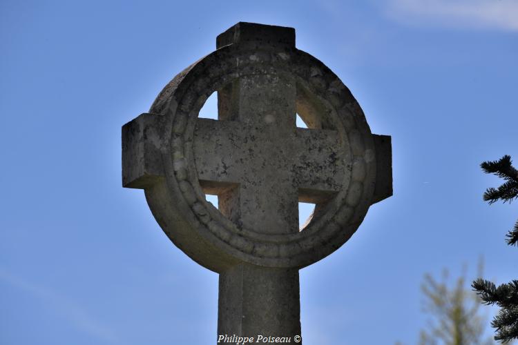 Croix de Saint Parize le Chatel