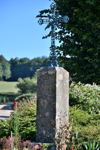 Une des Croix de Saint-Péreuse