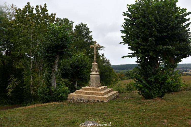 La croix de Sainte Solange un beau patrimoine