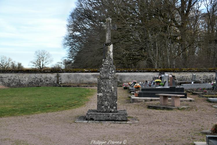 Croix du cimetière de Sauvin