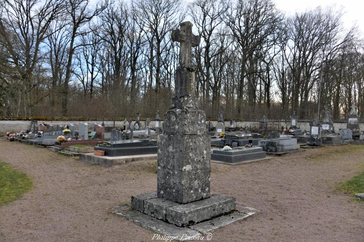 Croix du cimetière de Sauvin