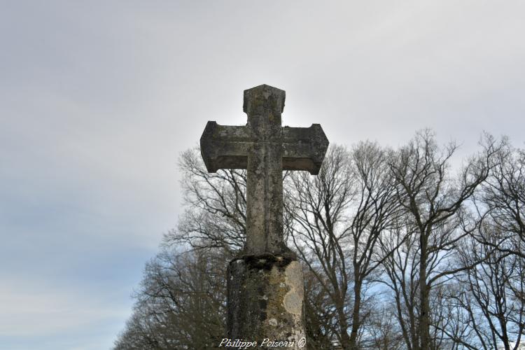 Croix du cimetière de Sauvin