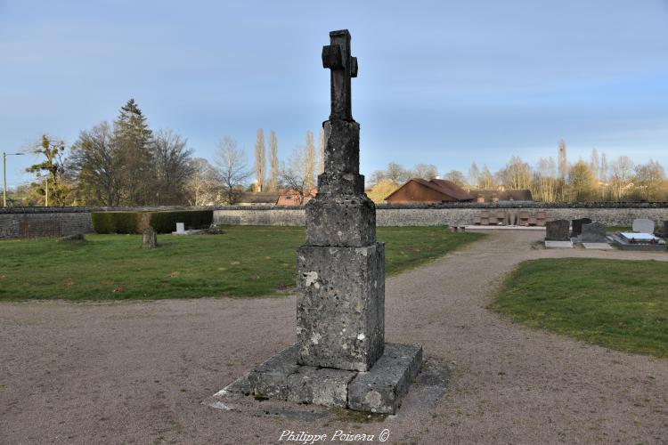 Croix du cimetière de Sauvin