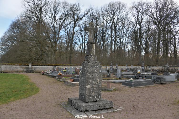 Croix du cimetière de Sauvin