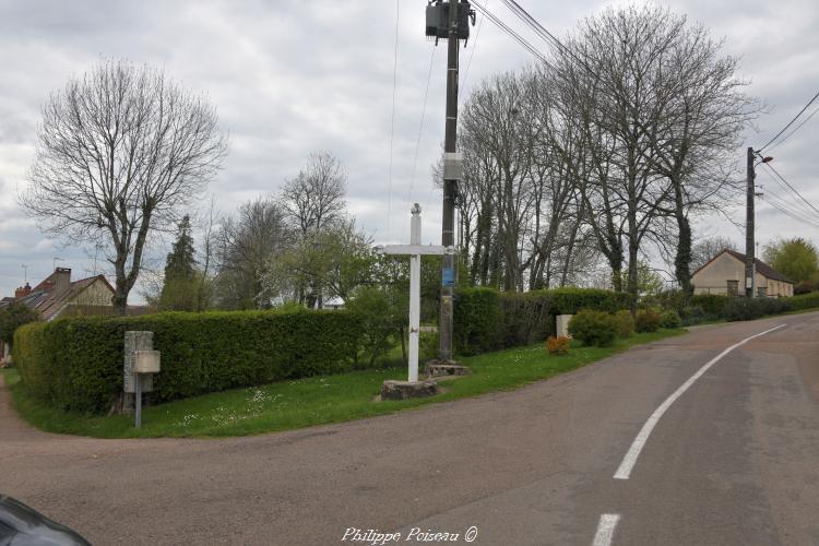 La croix de Sauvry-Bas un patrimoine