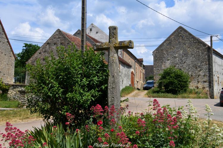 La croix de Villaine un beau patrimoine