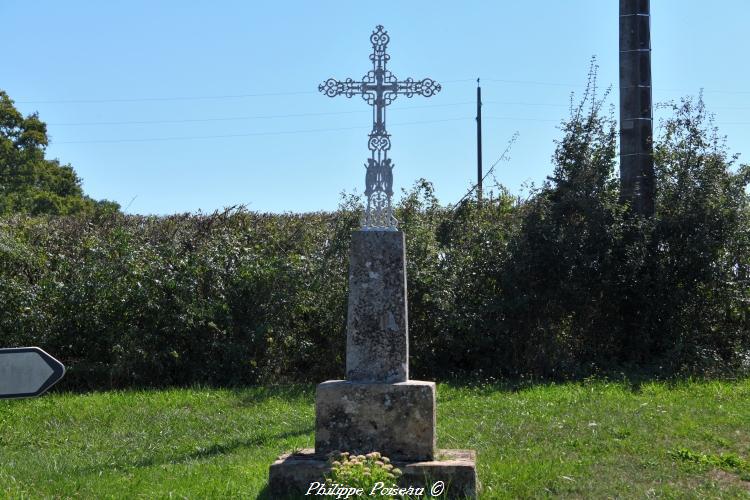 La croix des Bordes un beau patrimoine