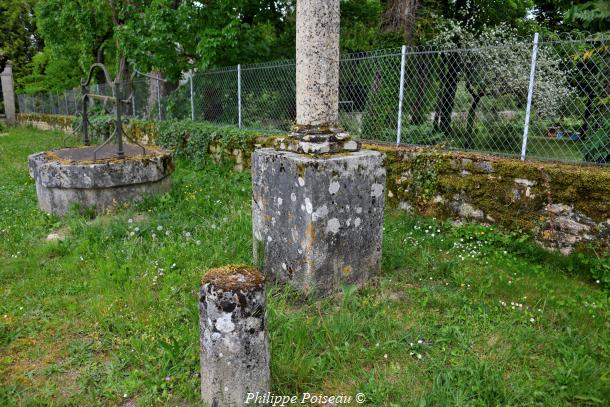 Croix de carrefour à Tannay 
