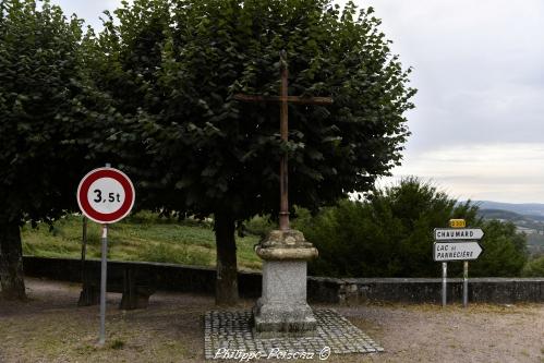 Croix de carrefour d’ Ouroux en Morvan un patrimoine