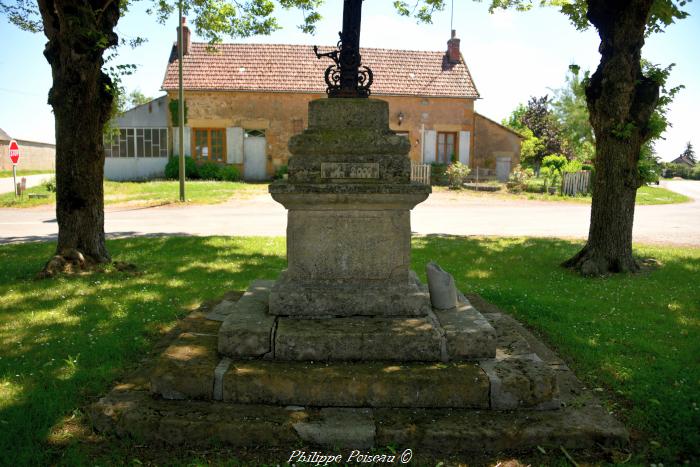 Croix de carrefour d'Ourouër