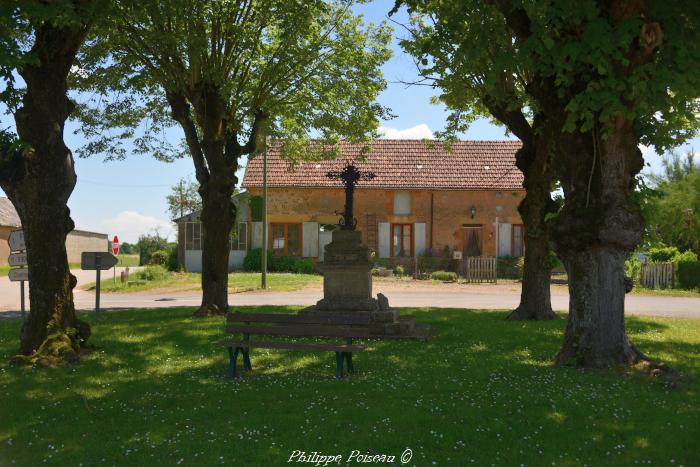 Croix de carrefour d’Ourouër un patrimoine.