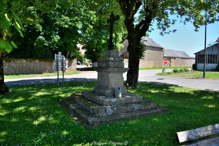 Croix de carrefour d’Ourouër un patrimoine