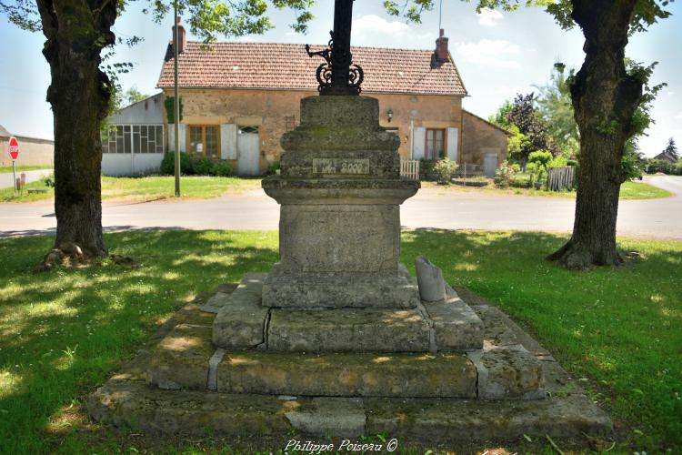 Croix de carrefour d'Ourouër