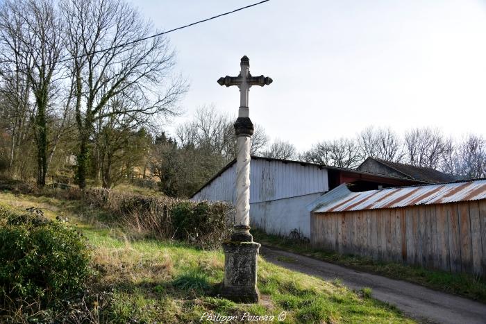 Croix de carrefour de Saint André en Morvan
