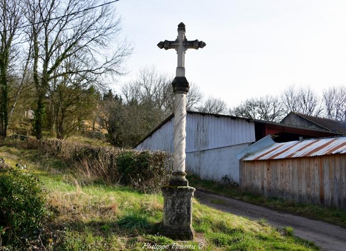 Croix de carrefour de Saint André en Morvan