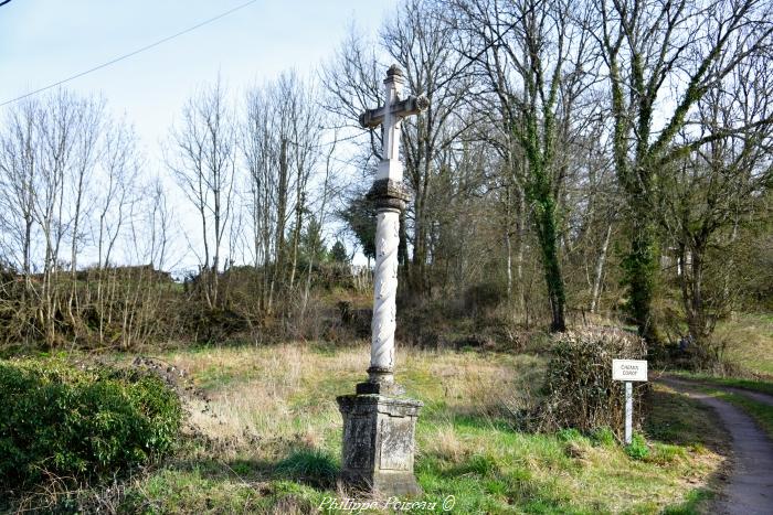 Croix de carrefour de Saint André en Morvan