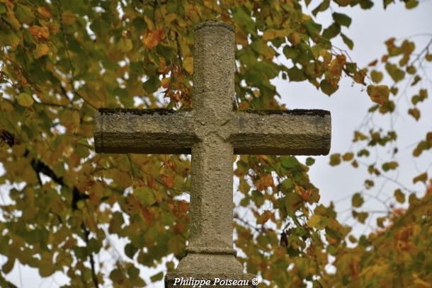 Croix de la Place de Bouhy
