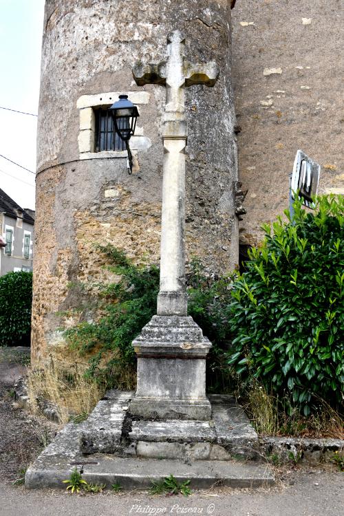 Croix du carrefour de Flez-Cuzy