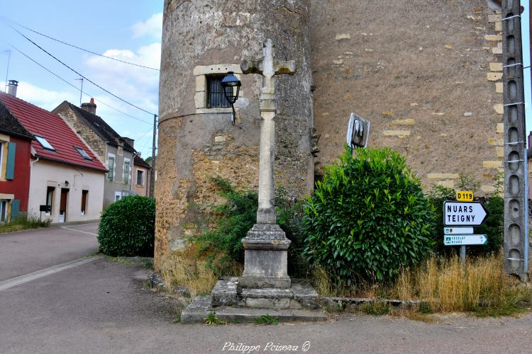 Croix du carrefour de Flez-Cuzy