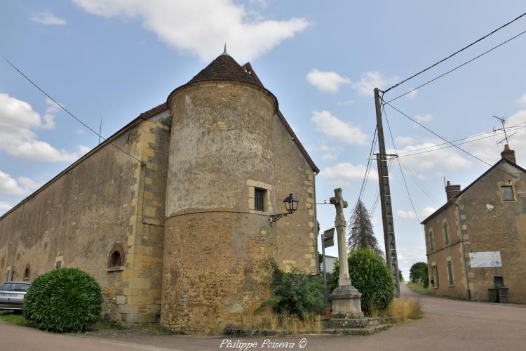 Croix du carrefour de Flez-Cuzy un patrimoine