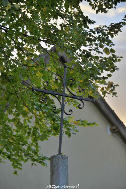 Croix de la place des frères Mollet un patrimoine