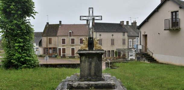 La Croix de l'église d'Aunay-en-Bazois