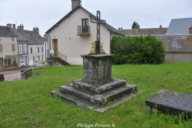 La Croix de l'église d'Aunay-en-Bazois