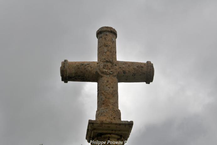 Croix de l'église de Bazoches