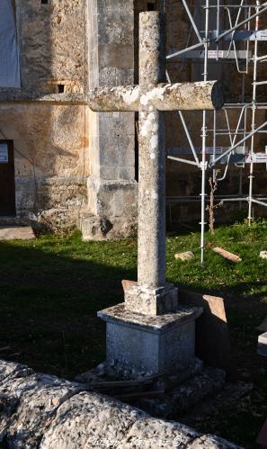 Croix de l' église de Cuncy Lès Varzy