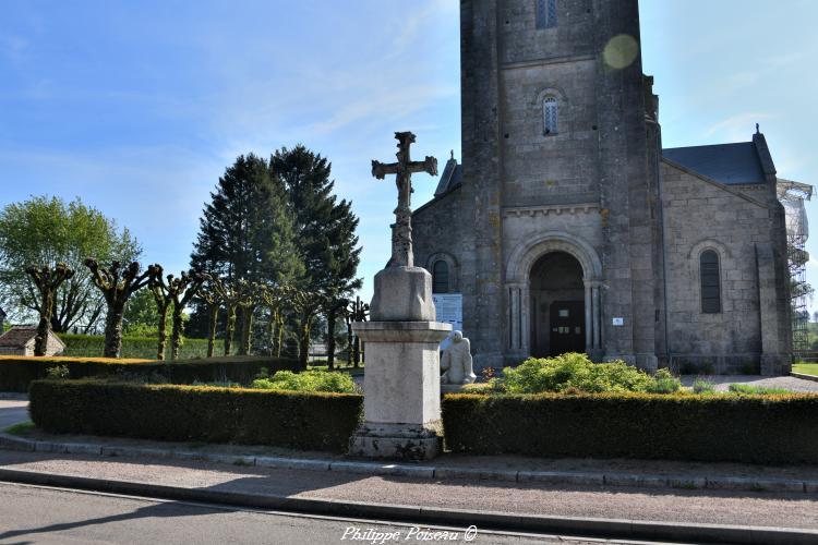 La croix de Dun-les-Places un patrimoine