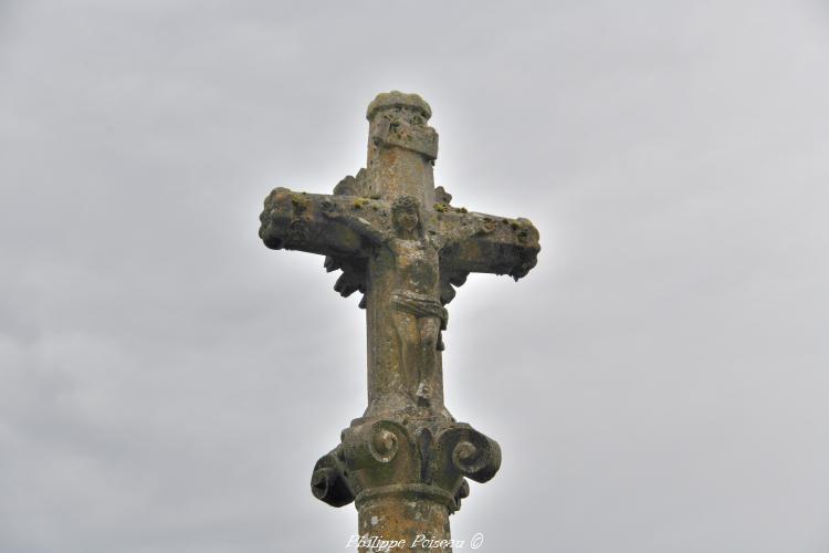 Croix de l’église de Saint-Martin-du-Puy un patrimoine