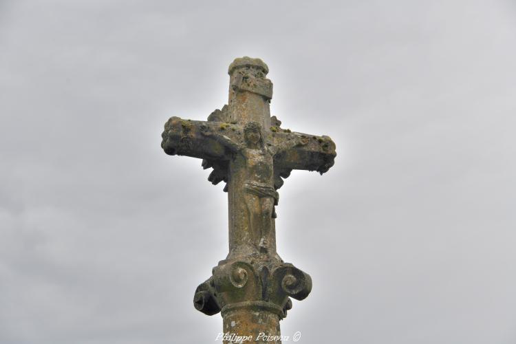 Croix de l'église de Saint Martin du Puy
