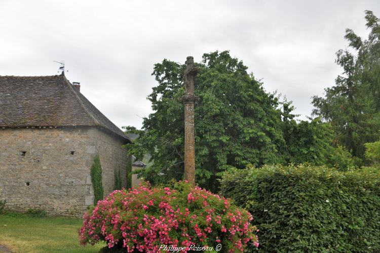 Croix de l'église de Saint Martin du Puy