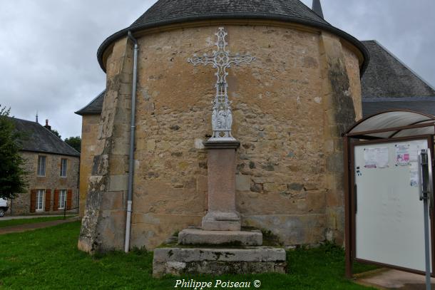Croix de l'église de Villapourçon