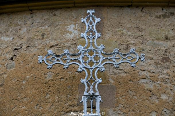 Croix de l'église de Villapourçon